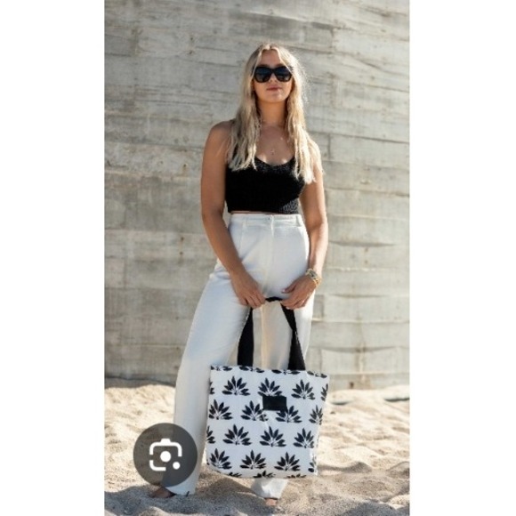 ALOHA Collection 2-pc Black Leaf Print Tote Bag & Pouch Set Mediterranean Muse - Picture 5 of 14